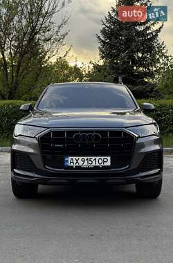 Позашляховик / Кросовер Audi Q7 2019 в 