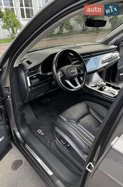 Позашляховик / Кросовер Audi Q7 2019 в 