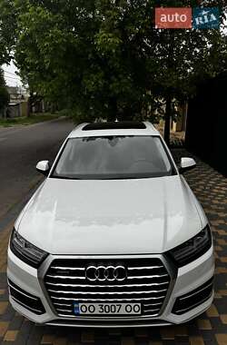 Внедорожник / Кроссовер Audi Q7 2018 в 