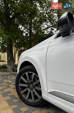 Внедорожник / Кроссовер Audi Q7 2018 в 