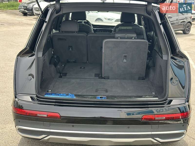 Внедорожник / Кроссовер Audi Q7 2020 в Киеве