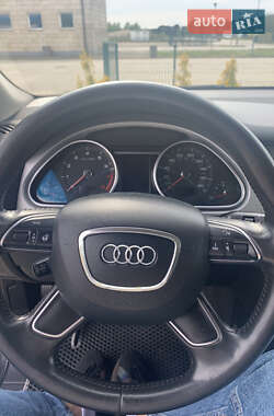 Позашляховик / Кросовер Audi Q7 2013 в 