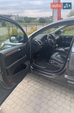 Позашляховик / Кросовер Audi Q7 2013 в 