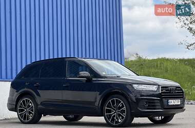 Внедорожник / Кроссовер Audi Q7 2016 в 