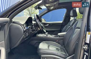 Внедорожник / Кроссовер Audi Q7 2016 в 