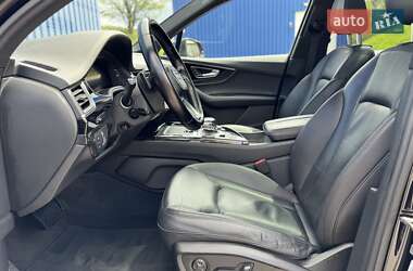 Внедорожник / Кроссовер Audi Q7 2016 в 