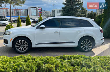 Внедорожник / Кроссовер Audi Q7 2016 в 
