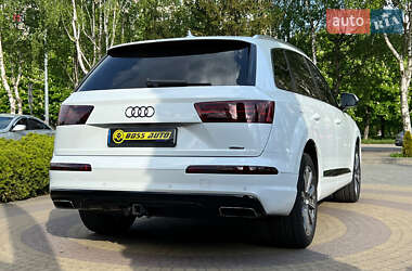 Внедорожник / Кроссовер Audi Q7 2016 в 