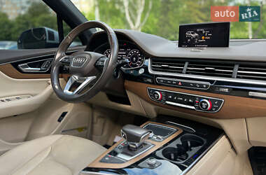 Внедорожник / Кроссовер Audi Q7 2016 в 
