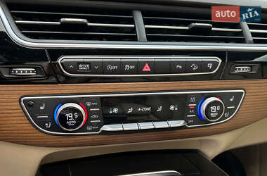 Внедорожник / Кроссовер Audi Q7 2016 в 