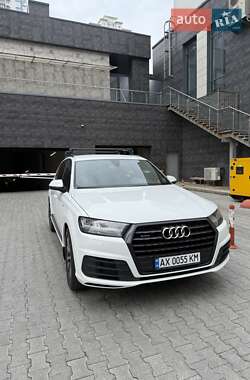 Позашляховик / Кросовер Audi Q7 2016 в 