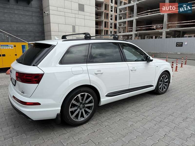 Внедорожник / Кроссовер Audi Q7 2016 в Киеве
