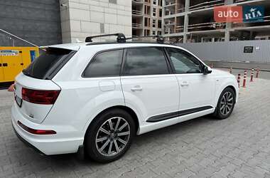 Позашляховик / Кросовер Audi Q7 2016 в 