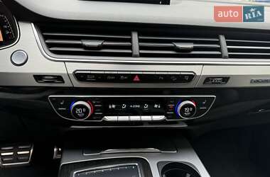 Позашляховик / Кросовер Audi Q7 2016 в 