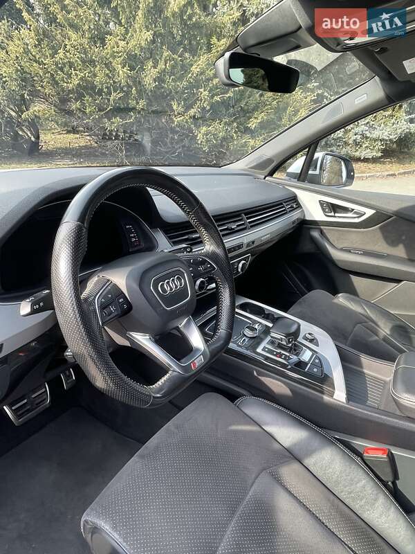 Внедорожник / Кроссовер Audi Q7 2016 в Киеве