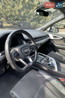 Позашляховик / Кросовер Audi Q7 2016 в 