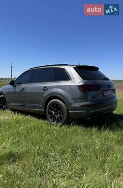 Внедорожник / Кроссовер Audi Q7 2018 в 