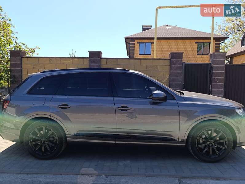 Внедорожник / Кроссовер Audi Q7 2018 в Днепре