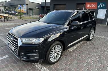 Внедорожник / Кроссовер Audi Q7 2017 в 