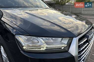 Внедорожник / Кроссовер Audi Q7 2017 в 
