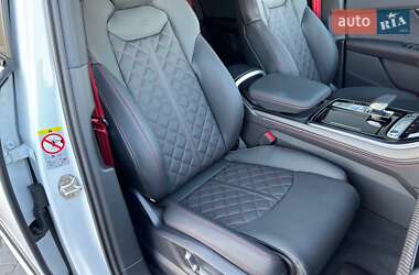 Позашляховик / Кросовер Audi Q7 2024 в 