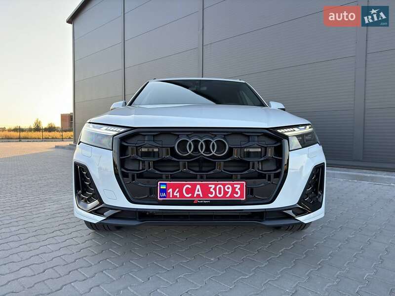 Позашляховик / Кросовер Audi Q7 2024 в 
