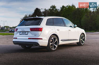 Внедорожник / Кроссовер Audi Q7 2017 в 