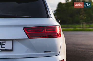 Внедорожник / Кроссовер Audi Q7 2017 в 