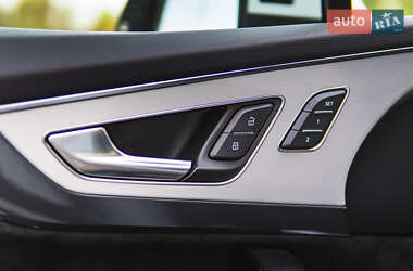 Внедорожник / Кроссовер Audi Q7 2017 в 