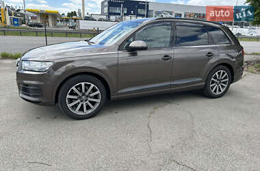 Позашляховик / Кросовер Audi Q7 2017 в 