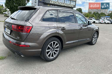 Позашляховик / Кросовер Audi Q7 2017 в 