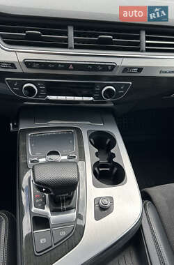 Позашляховик / Кросовер Audi Q7 2017 в 