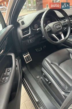 Позашляховик / Кросовер Audi Q7 2017 в 