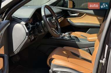 Позашляховик / Кросовер Audi Q7 2018 в 