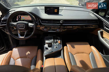 Позашляховик / Кросовер Audi Q7 2018 в 