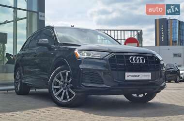 Позашляховик / Кросовер Audi Q7 2021 в 