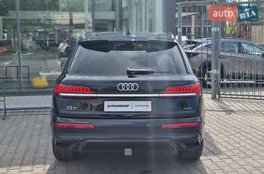 Позашляховик / Кросовер Audi Q7 2021 в 
