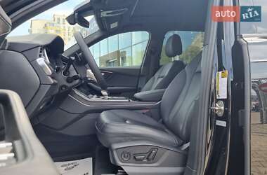 Позашляховик / Кросовер Audi Q7 2021 в 