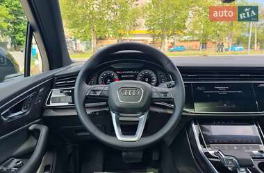 Позашляховик / Кросовер Audi Q7 2021 в 