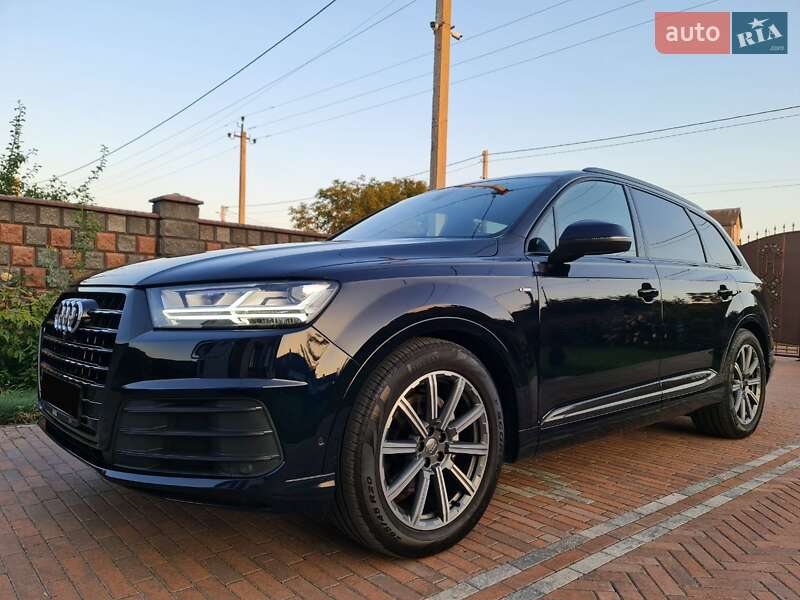 Позашляховик / Кросовер Audi Q7 2017 в 
