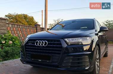 Внедорожник / Кроссовер Audi Q7 2017 в 