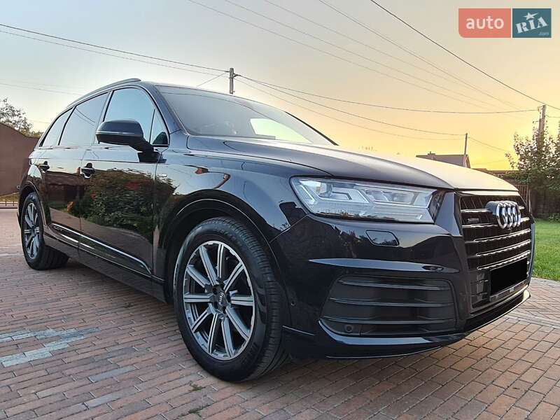 Внедорожник / Кроссовер Audi Q7 2017 в Ровно