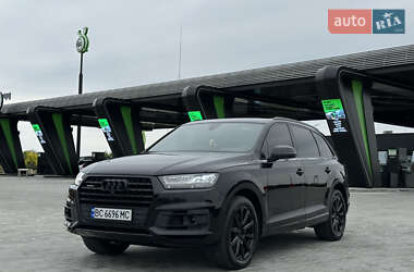 Внедорожник / Кроссовер Audi Q7 2016 в 
