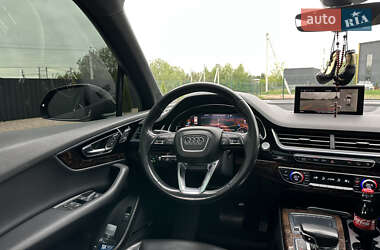 Внедорожник / Кроссовер Audi Q7 2016 в 