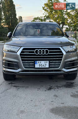 Позашляховик / Кросовер Audi Q7 2017 в 