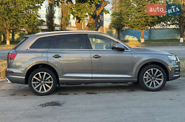 Позашляховик / Кросовер Audi Q7 2017 в 