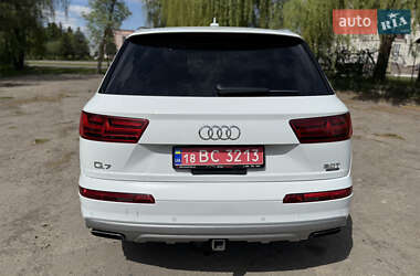 Внедорожник / Кроссовер Audi Q7 2016 в 