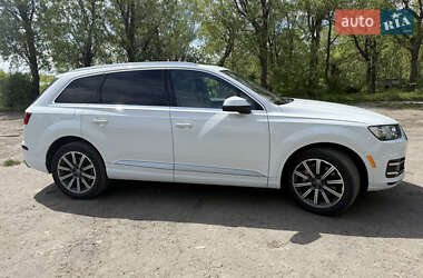 Внедорожник / Кроссовер Audi Q7 2016 в 