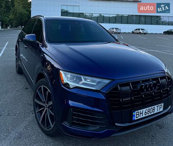 Внедорожник / Кроссовер Audi Q7 2021 в 