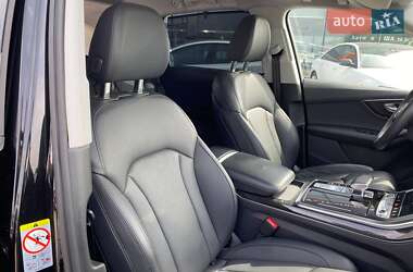 Внедорожник / Кроссовер Audi Q7 2021 в 